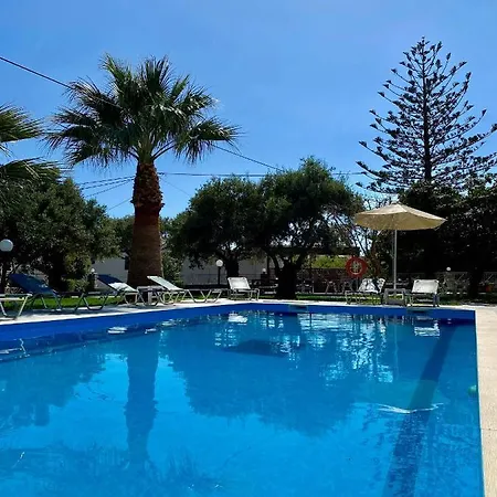 Manolis Aparthotel 3*