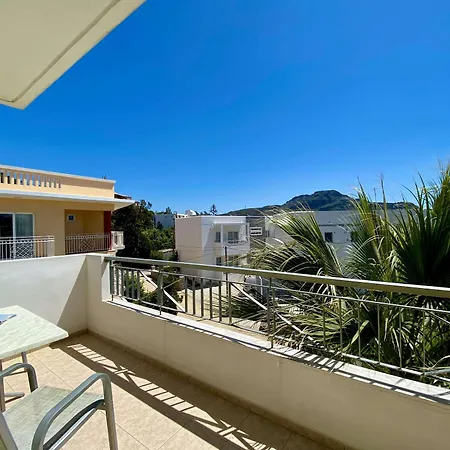 Manolis Aparthotel 3*