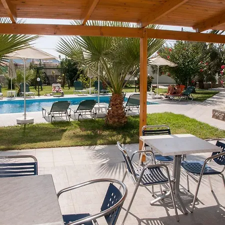 Manolis Aparthotel 3*